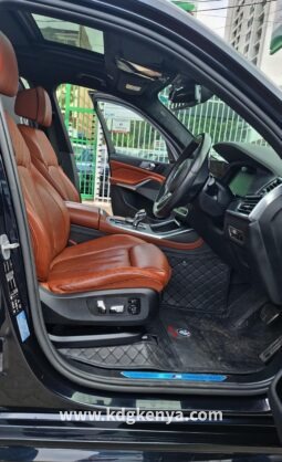 
										BMW (X7/7SEATER) full									