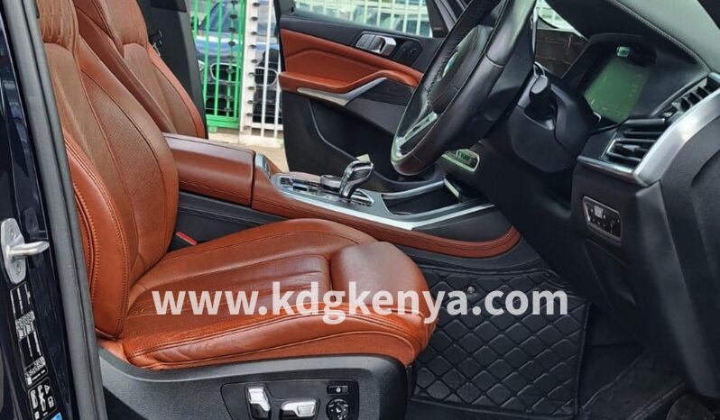 
								BMW (X7/7SEATER) full									