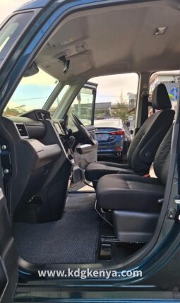 
TOYOTA ROOMY ( G COZY EDITION ) full									