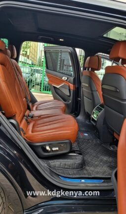 
										BMW (X7/7SEATER) full									