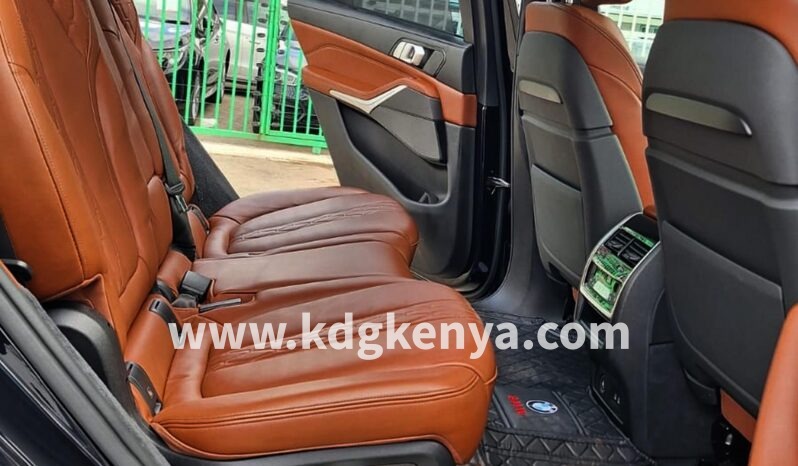 
								BMW (X7/7SEATER) full									