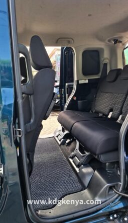 
TOYOTA ROOMY ( G COZY EDITION ) full									