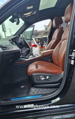 
										BMW (X7/7SEATER) full									