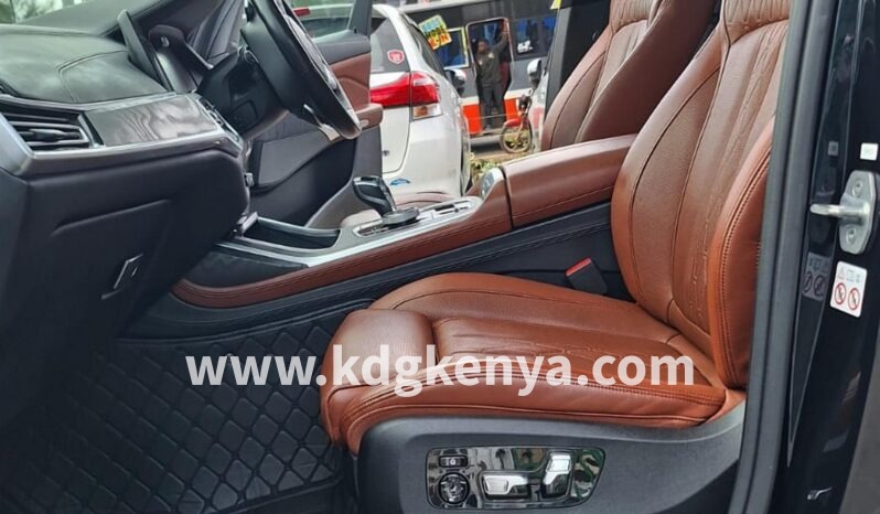 
								BMW (X7/7SEATER) full									