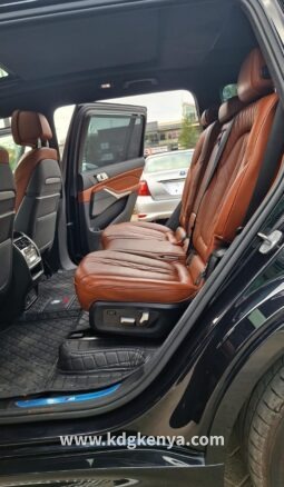 
										BMW (X7/7SEATER) full									