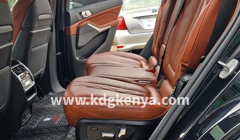 
								BMW (X7/7SEATER) full									