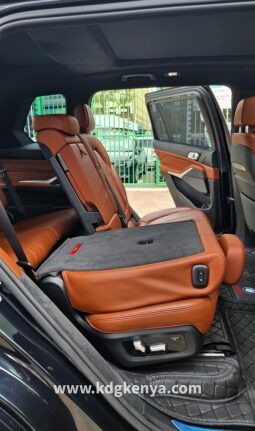 
										BMW (X7/7SEATER) full									