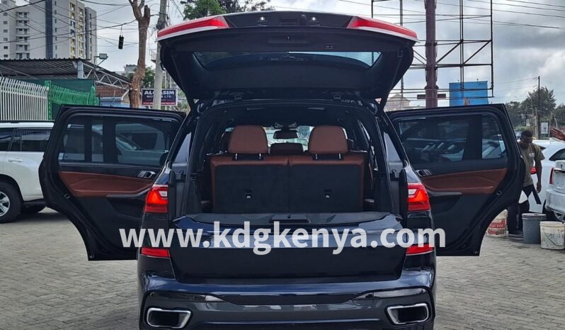 
								BMW (X7/7SEATER) full									