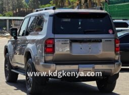 
										TOYOTA LANDCRUISER PRADO ( KAKADU 7 SEATER ) full									
