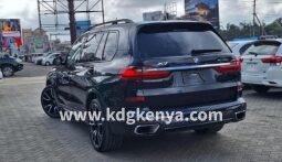 
										BMW (X7/7SEATER) full									