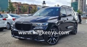 BMW (X7/7SEATER)