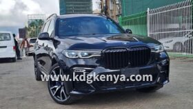 BMW (X7/7SEATER)