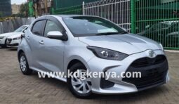 TOYOTA YARIS (  X GRADE )