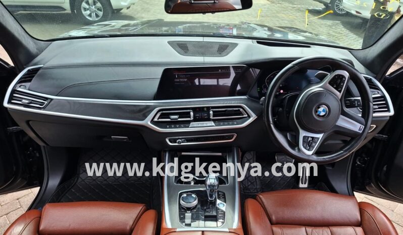 
								BMW (X7/7SEATER) full									