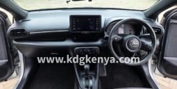 TOYOTA YARIS (  X GRADE )