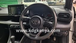 TOYOTA YARIS (  X GRADE )