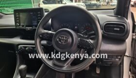 TOYOTA YARIS (  X GRADE )