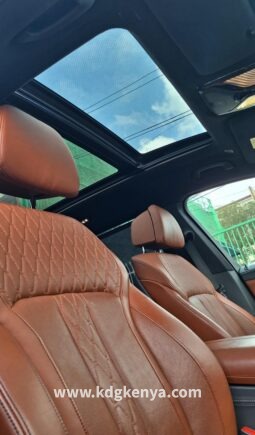 
										BMW (X7/7SEATER) full									