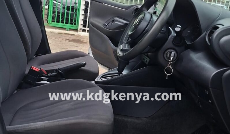 
TOYOTA YARIS (  X GRADE ) full									