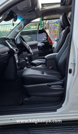 
										TOYOTA – LAND CRUISER PRADO (TX / 7 SEATER) full									