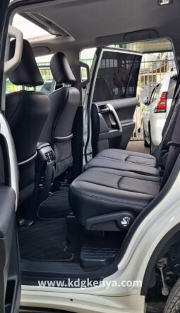 
										TOYOTA – LAND CRUISER PRADO (TX / 7 SEATER) full									