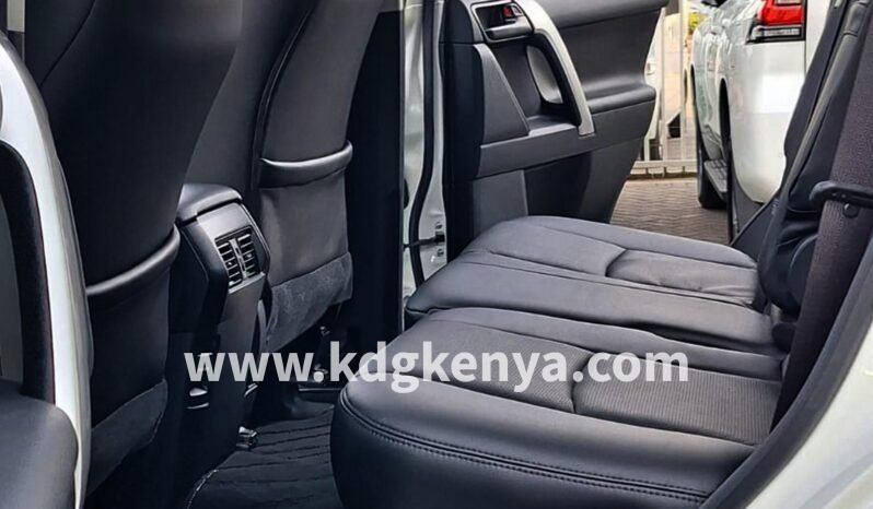 
								TOYOTA – LAND CRUISER PRADO (TX / 7 SEATER) full									