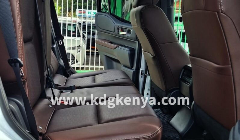 
TOYOTA-LANDCRUISER PRADO J250 (TX  L Package / 4WD / 7 full									