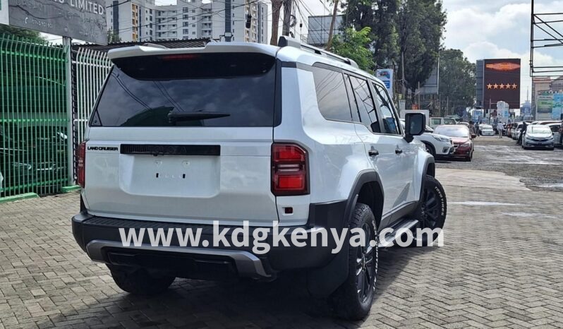 
TOYOTA-LANDCRUISER PRADO J250 (TX  L Package / 4WD / 7 full									