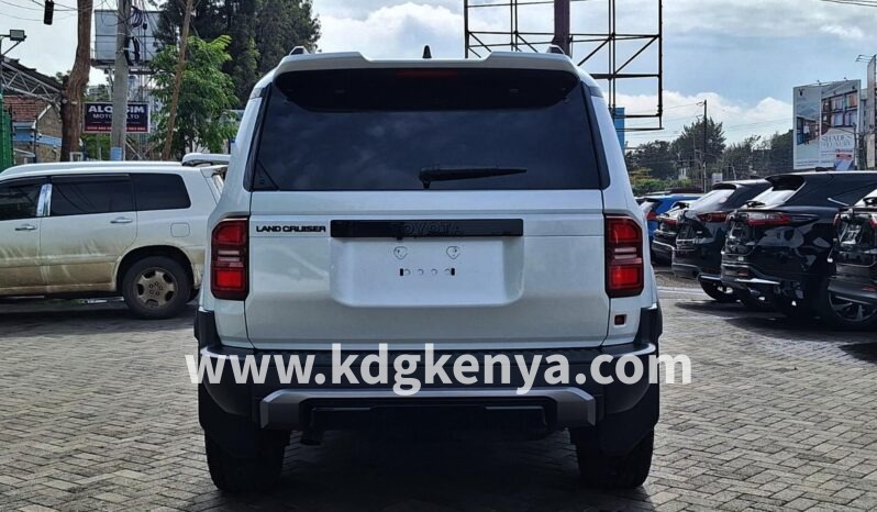 
TOYOTA-LANDCRUISER PRADO J250 (TX  L Package / 4WD / 7 full									