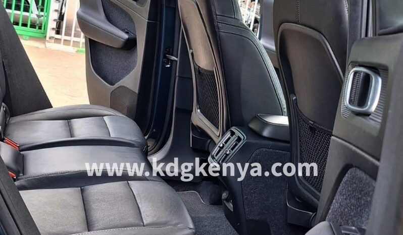 
VOLVO XC40 ( T4 ) full									