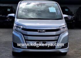 TOYOTA NOAH  2WD ( X GRADE/ 7 SAETER )