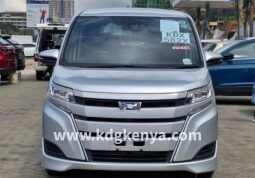 TOYOTA NOAH FF ( HYBRID- 7 SEATER )