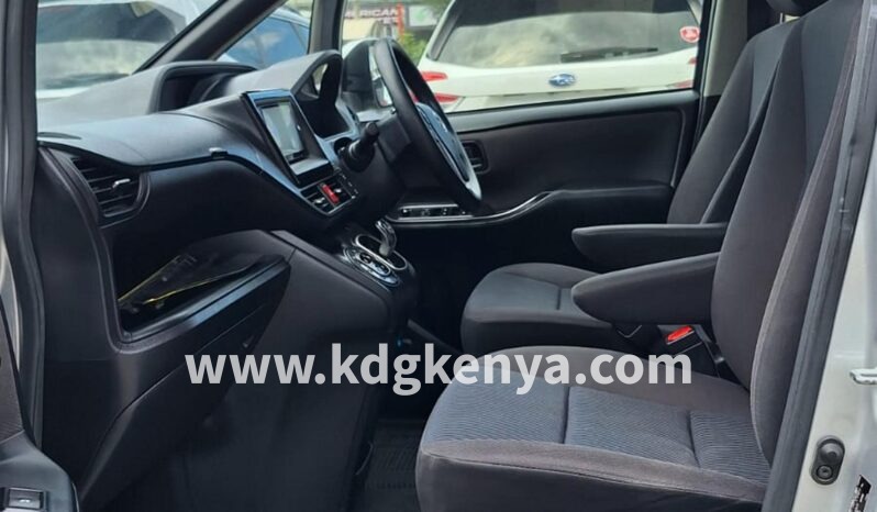 
								TOYOTA NOAH FF ( HYBRID- 7 SEATER ) full									