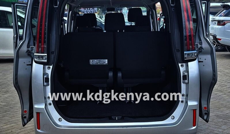 
TOYOTA NOAH  2WD ( X GRADE/ 7 SAETER ) full									