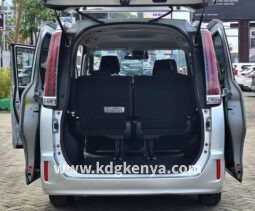 
										TOYOTA NOAH FF ( HYBRID- 7 SEATER ) full									