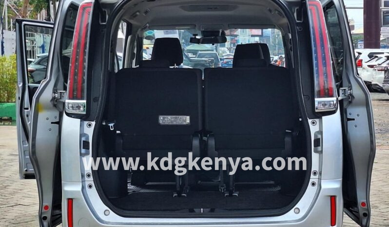 
								TOYOTA NOAH FF ( HYBRID- 7 SEATER ) full									