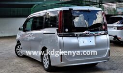 
TOYOTA NOAH  2WD ( X GRADE/ 7 SAETER ) full									