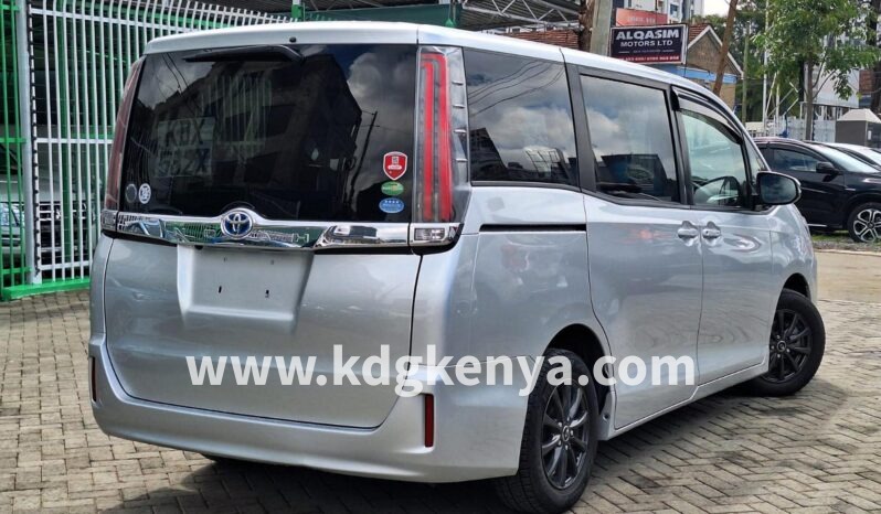 
								TOYOTA NOAH FF ( HYBRID- 7 SEATER ) full									