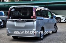 
TOYOTA NOAH  2WD ( X GRADE/ 7 SAETER ) full									