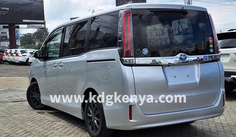 
								TOYOTA NOAH FF ( HYBRID- 7 SEATER ) full									