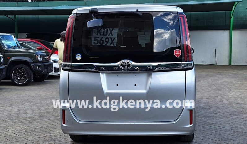 
TOYOTA NOAH  2WD ( X GRADE/ 7 SAETER ) full									