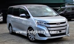 TOYOTA NOAH  2WD ( X GRADE/ 7 SAETER )