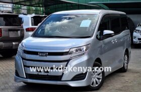 TOYOTA NOAH  2WD ( X GRADE/ 7 SAETER )