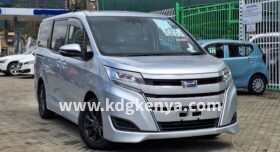 TOYOTA NOAH FF ( HYBRID- 7 SEATER )