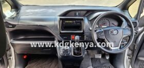 TOYOTA NOAH  2WD ( X GRADE/ 7 SAETER )