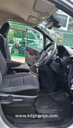 
										TOYOTA NOAH FF ( HYBRID- 7 SEATER ) full									