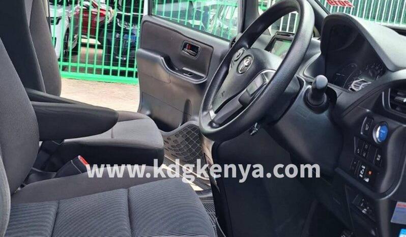 
								TOYOTA NOAH FF ( HYBRID- 7 SEATER ) full									