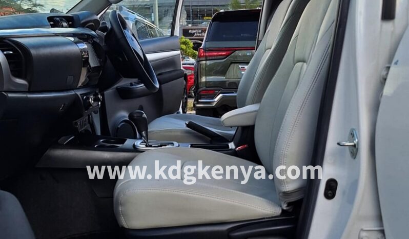 
								TOYOTA HILLUX PICK UP ( GRADE Z 4WD DIESEL ) full									
