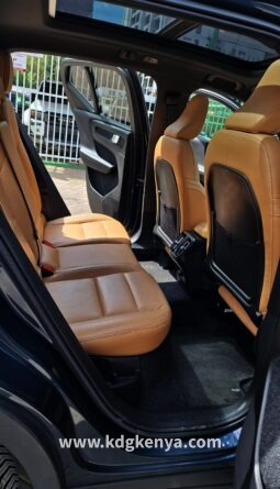
										VOLVO XC40 ( T4 ) full									