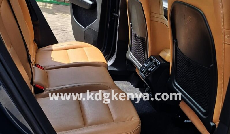 
								VOLVO XC40 ( T4 ) full									